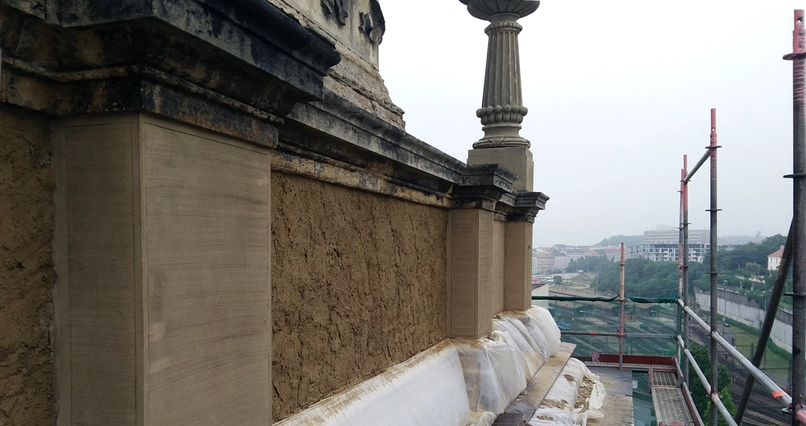 Cracks in the old masonry were closed and sealed using spiral masonry anchors and ties and special Oxal AVG-QM mortar.