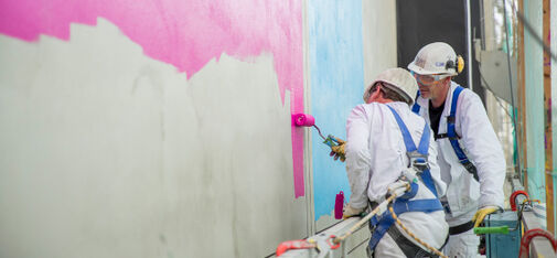 The motifs traced by artist Heuwold finally were filled in step by step with the six Covestro colours and provided with the required shading effects. 