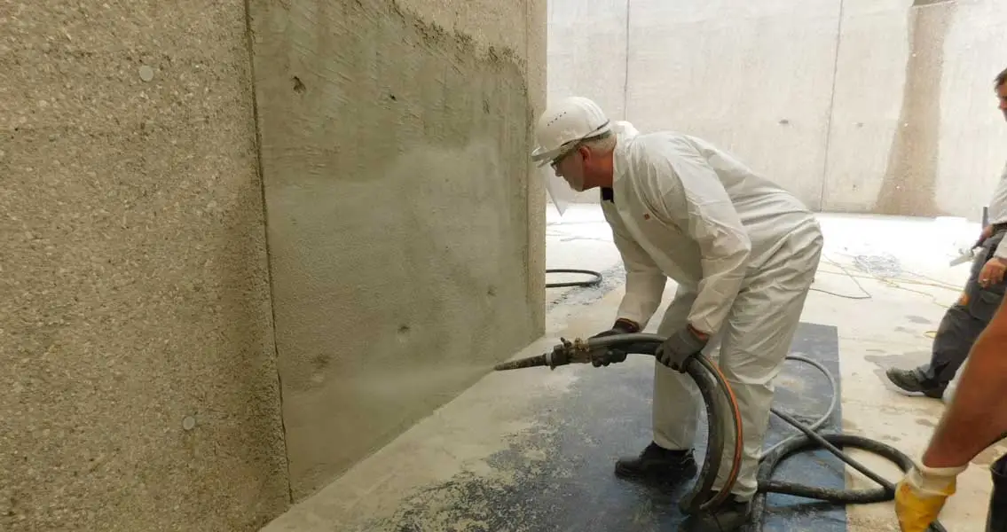 Wall surfaces coating with MC-RIM PROTECT