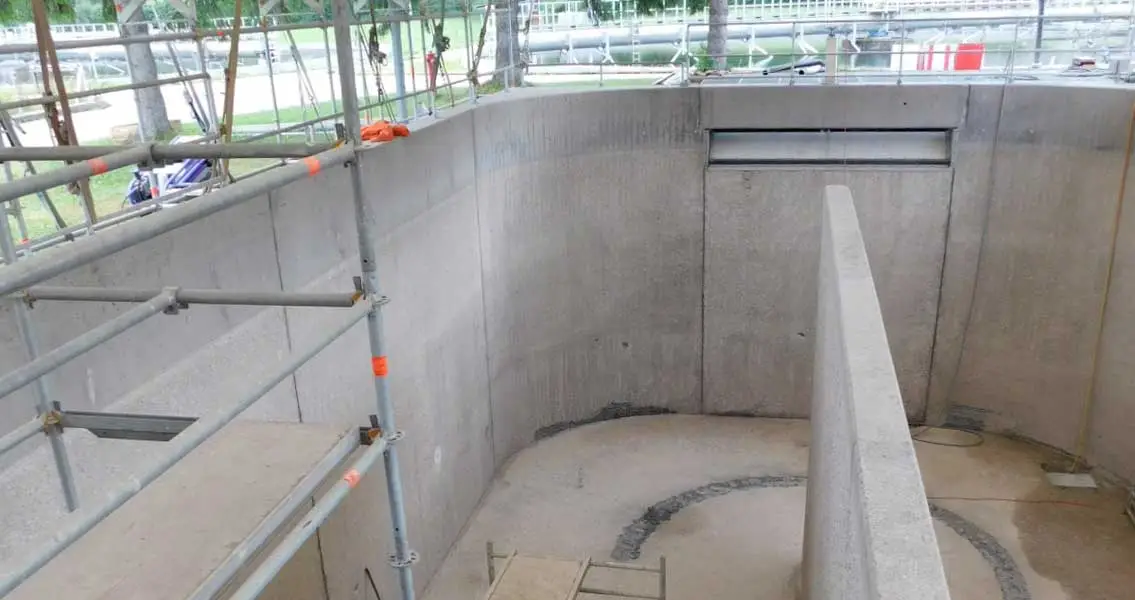 The basin was completely enclosed for the duration of the repair work