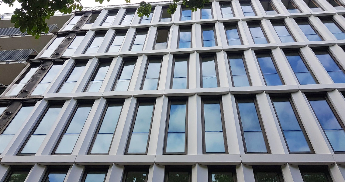 MC developed specially optimised additives for the project to ensure the excellent flowability and high mix stability in the fresh concrete required to achieve the complex geometry of the façade elements.