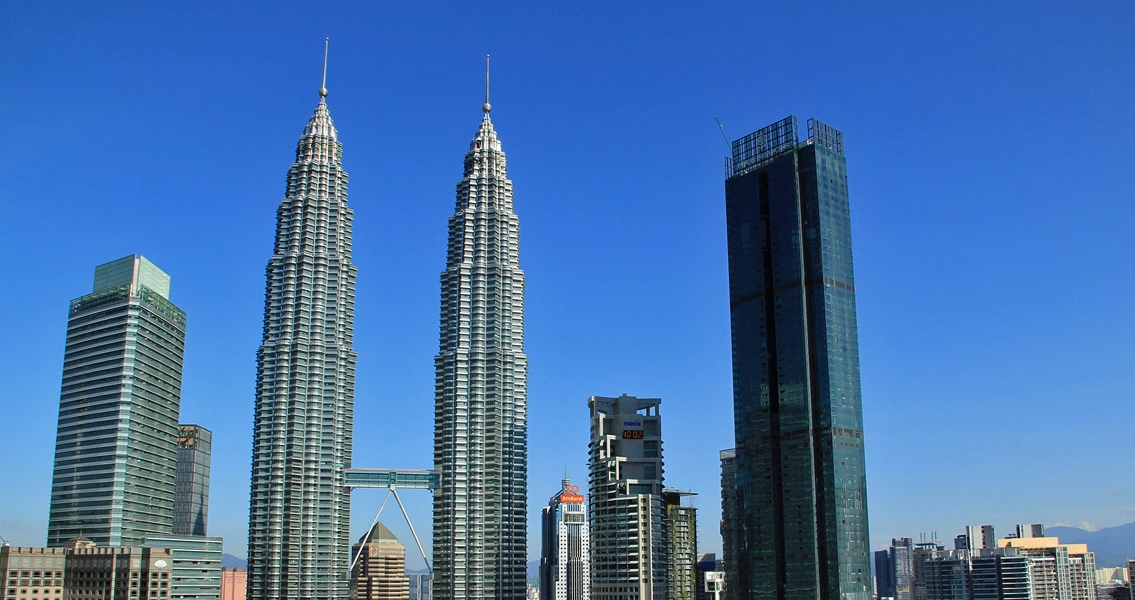 Destined to become the capital’s second highest building with 77 floors, the 343 metre high Four Seasons Place is right next to the iconic Petronas Towers skyscrapers.