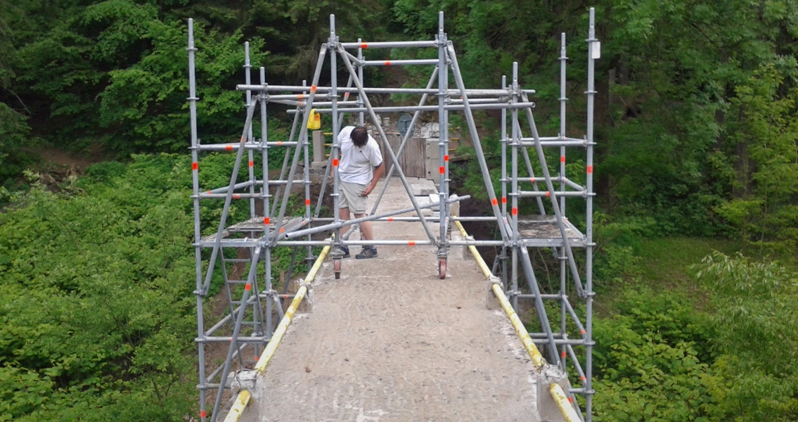 After 70 years, the reinforced concrete bridge for pedestrians has been superbly rehabilitated for the coming decades following a major repair and restoration project.